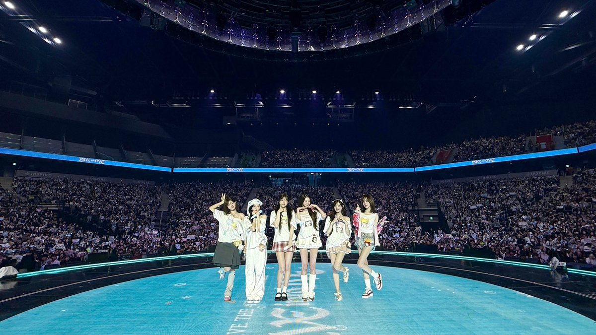 📸
2026 IVE THE 4TH FAN CONCERT
< DIVE into IVE > DAY 2 완료 🫧

IVE CAPTAIN들과 함께,
먼 항해 끝에 도착한 DIVE섬 ✩°｡⋆⸜ 🌊༄
이틀 동안 함께해준 모든 DIVE 덕분에
잊지 못할 시간을 보낼 수 있었어요 💙

행복했던 오늘의 기억을 안고
앞으로 더 좋은 모습 보여줄 수 있는
IVE가 될게요