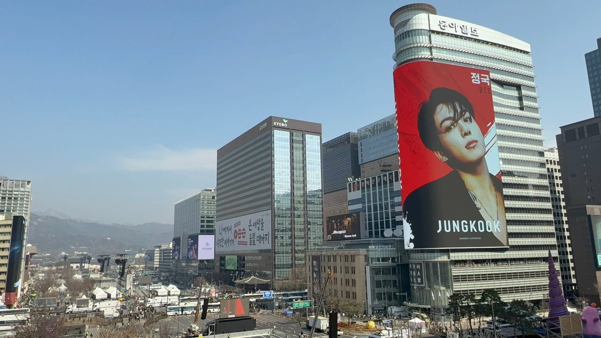 JJK_SUPPORTERS's tweet photo. 2026.3.21 광화문 동아미디어센터 ‘룩스(LUUX)’ | 정국서포터즈 ‘BTS 컴백 라이브’ 서포트 PART 05 (1) https://t.co/72h1g4IvS3
