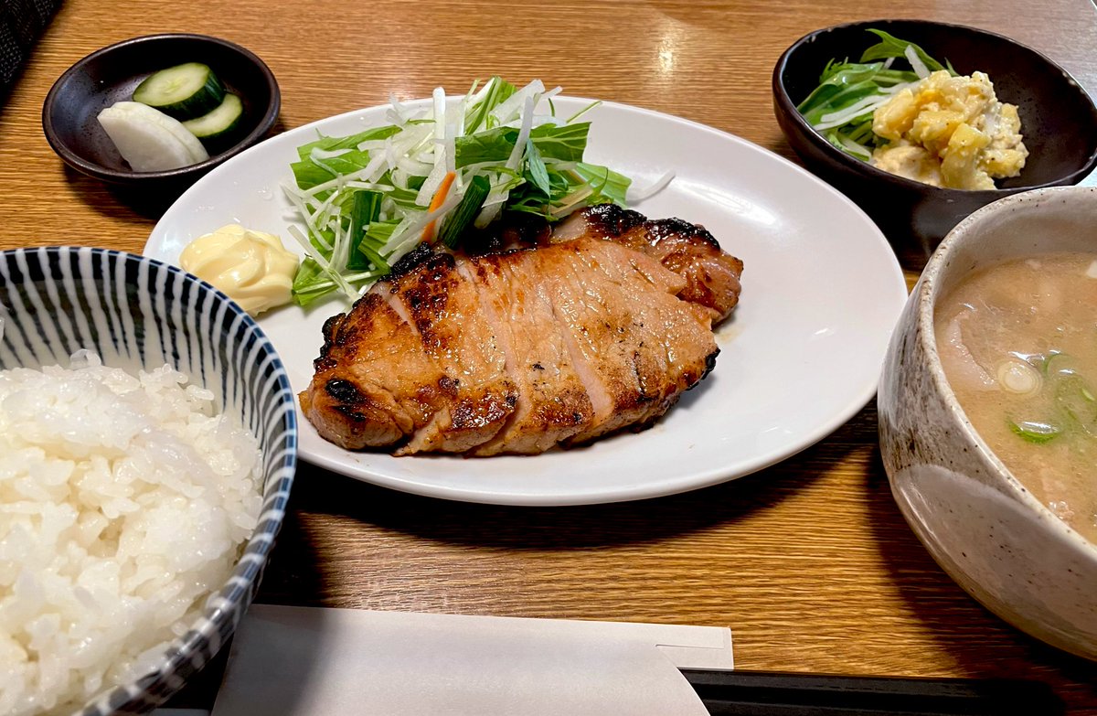 kudou910ma's tweet photo. 定食屋めぐり

荻窪　テンポラネオ
阿佐ヶ谷　ばんちょう
井荻　タツヤ食堂 https://t.co/2NigllwyxD