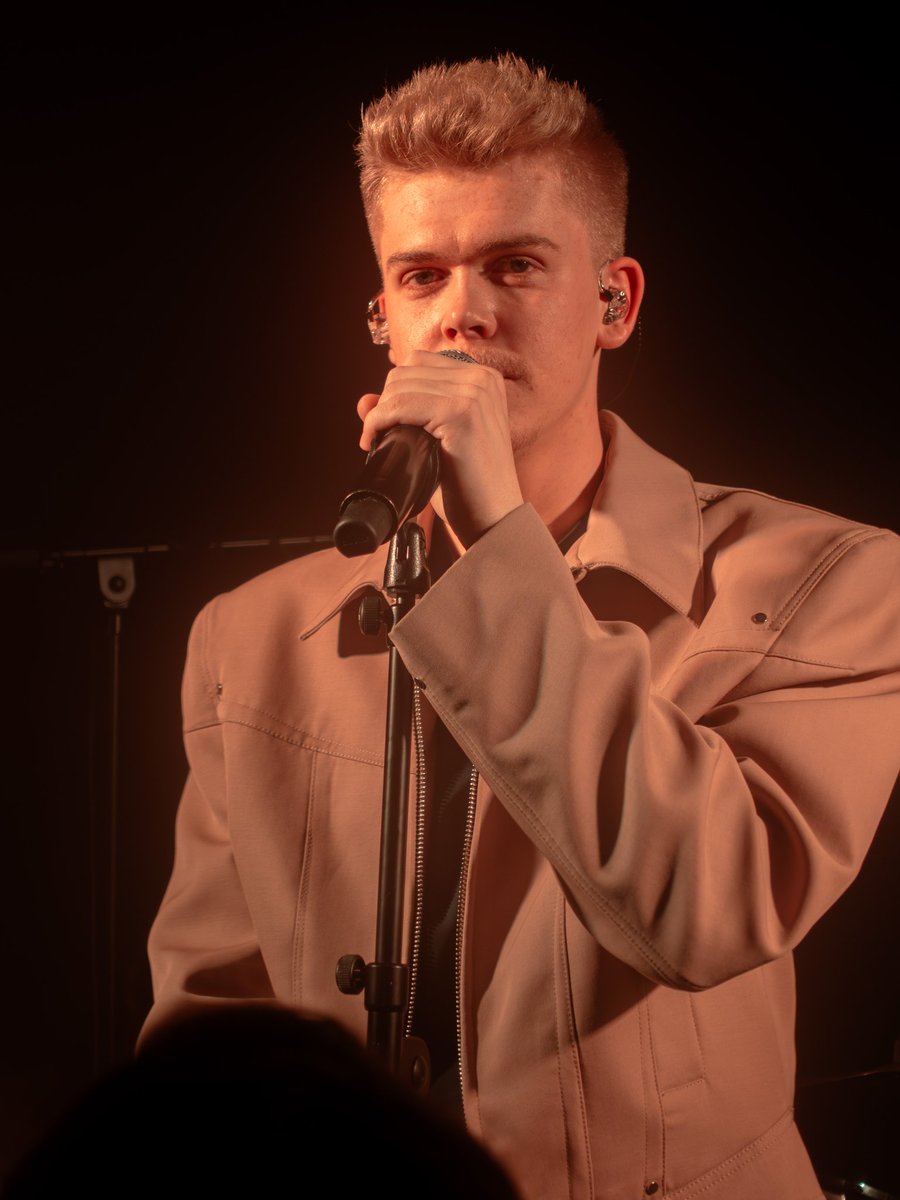 Le V-Masqué 🦸‍♂️ | #PRAYFORUKRAINE 🇺🇦🇫🇷 🇪🇺 tweet media