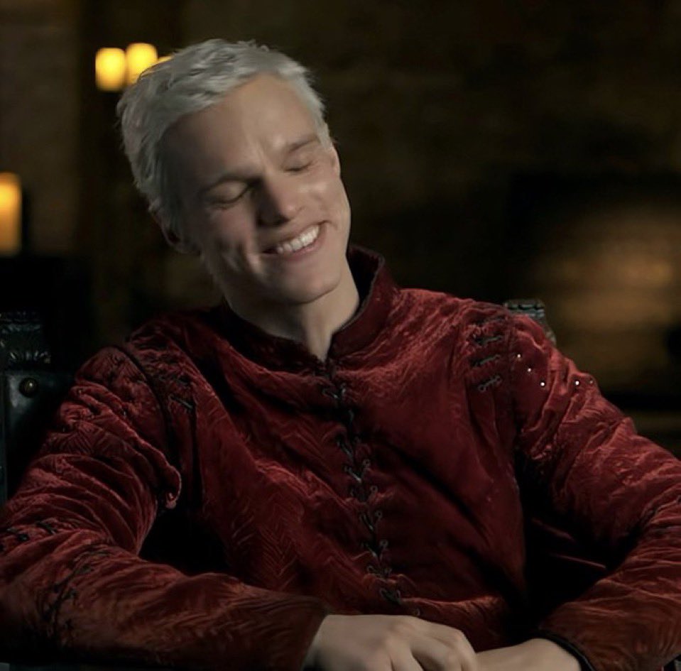 🎭 watching iwtv tweet media