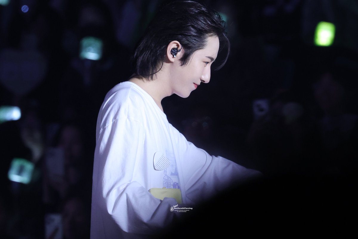 她的第零个耳洞 tweet media