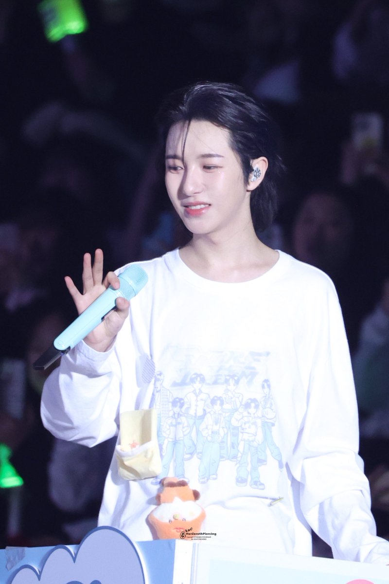 她的第零个耳洞 tweet media