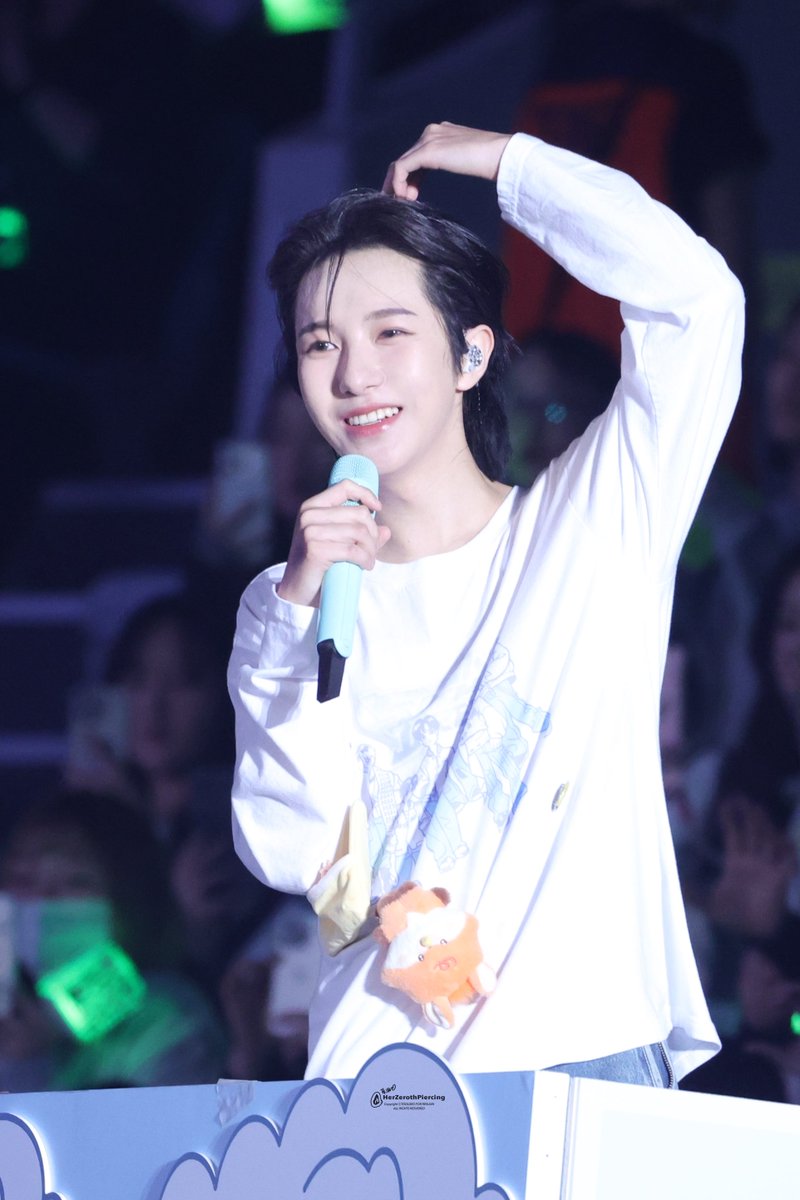 她的第零个耳洞 tweet media