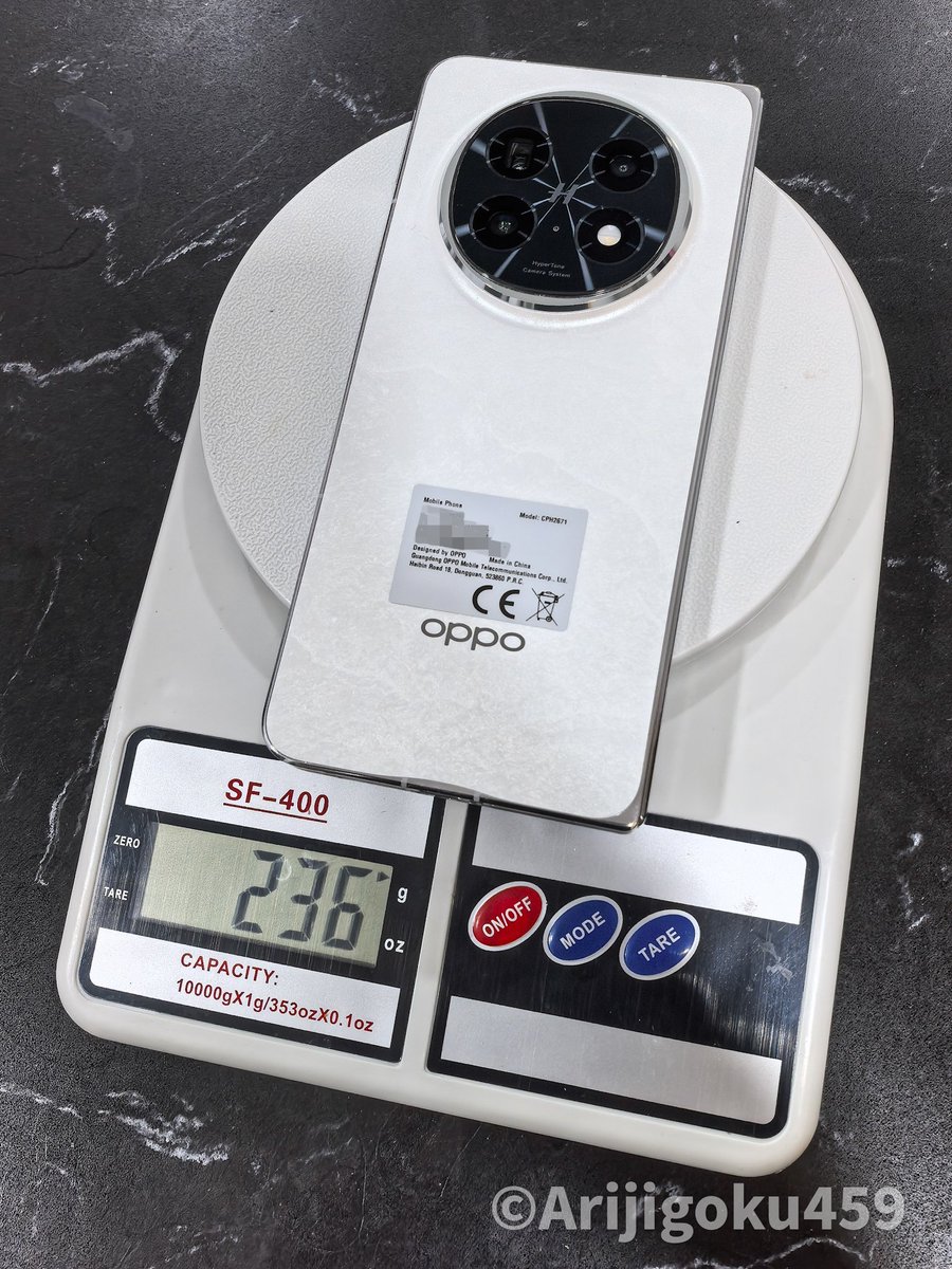 arijigoku459's tweet photo. スペックシートの重さ情報
Find N6 : 225g
Find N5 : 229g

実計測した数値
Find N6 : 232g
Find N5 : 236g

両機共にスペック表よりも7g多い。

表と内面に貼られてフィルムが合計4グラムくらい、安物の秤なので誤差が1gくらい、あとはメーカー公表値と実物が1〜2グラム違う的な要因でしょうか。 https://t.co/60JQXTB3hk