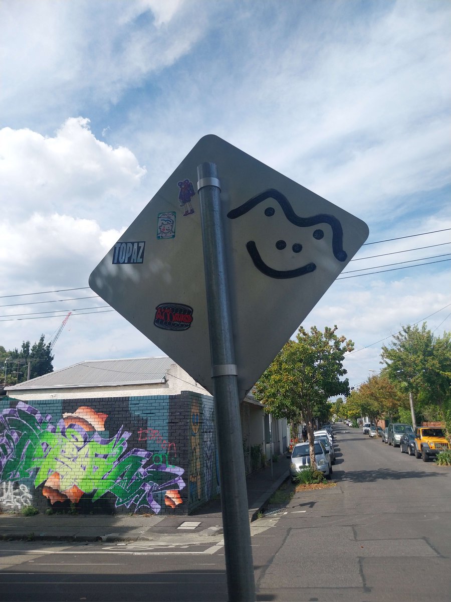 Leora Moon tweet media