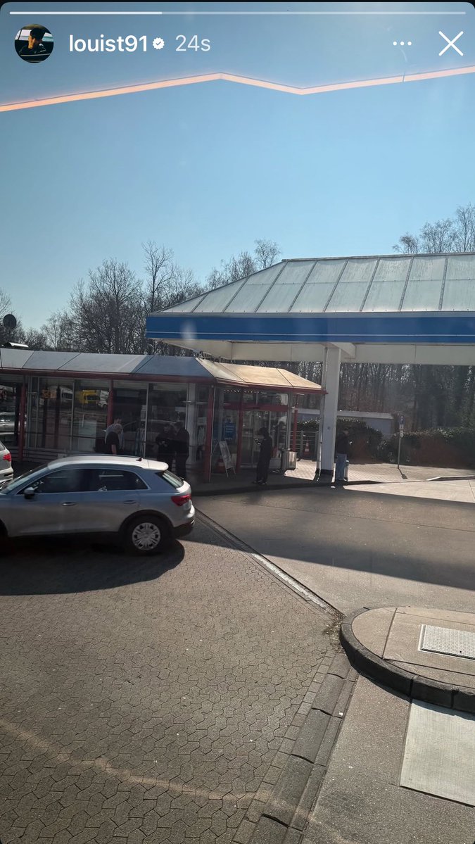 🧩Laney🫧Louis🌻໑̣×͜×❯❯❯❯ ㉘ tweet media