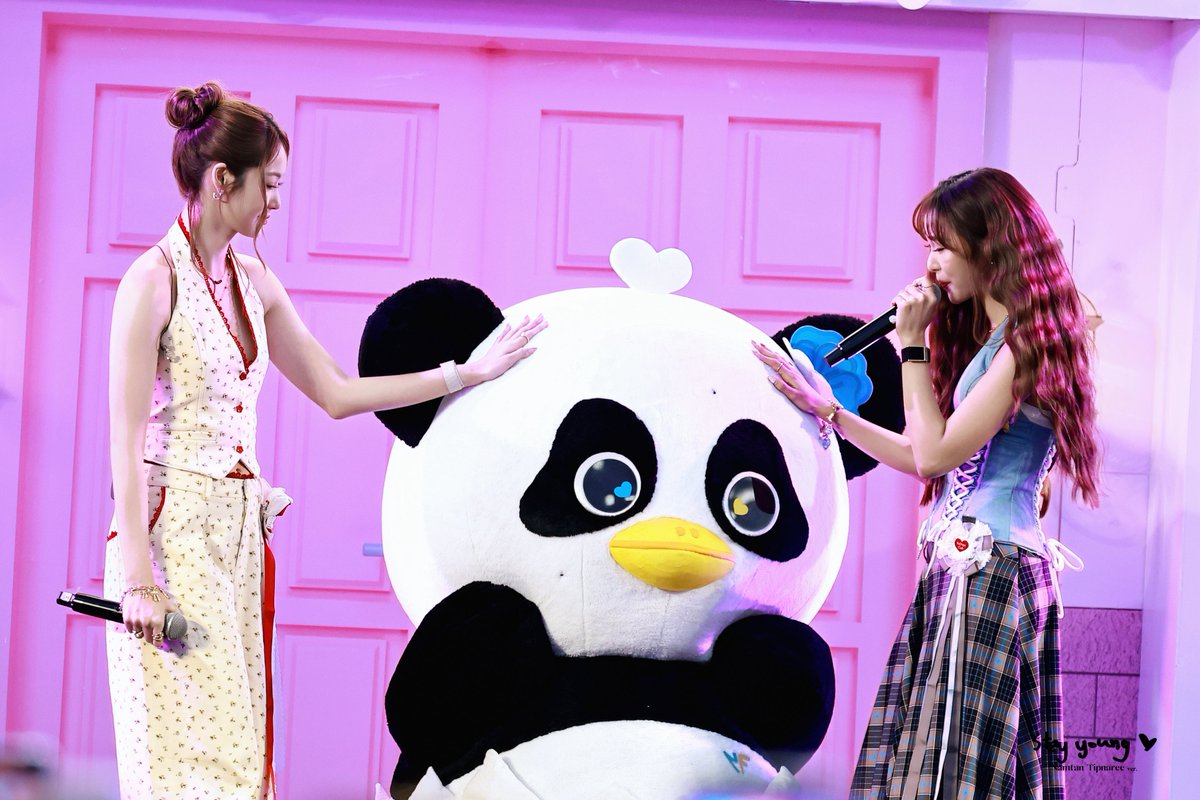 Stay YOUNG tweet media