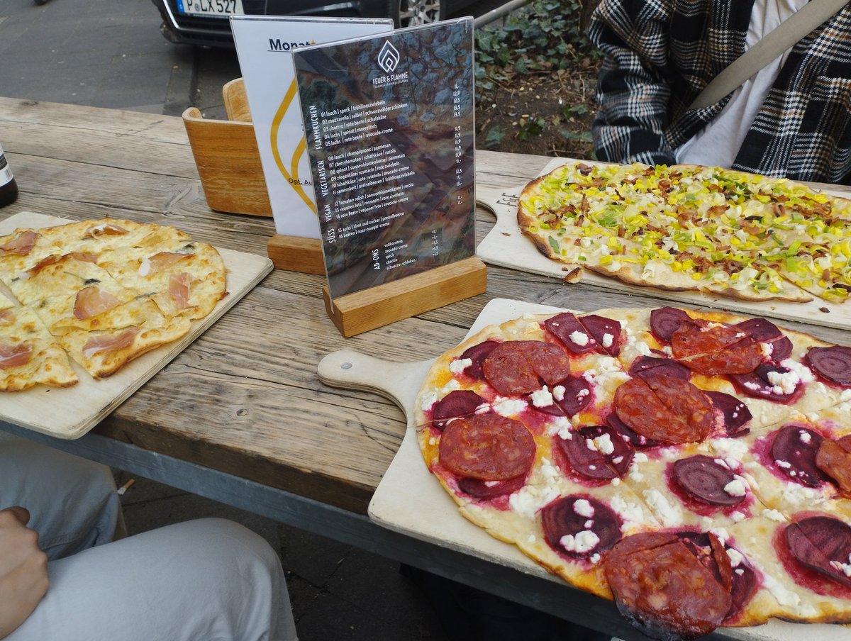 GrandRadiateur's tweet image. 17/289 à la Gamescom
Très content de ma prestation pour mon premier out of country 🥹
C'était dur contre Tapsy et MKBigBoss mais j'ai pu faire en sorte que ce soit un minimum serré donc je suis satisfait
J'ai adoré l'Allemagne, les flammenkuches et les döners 😋