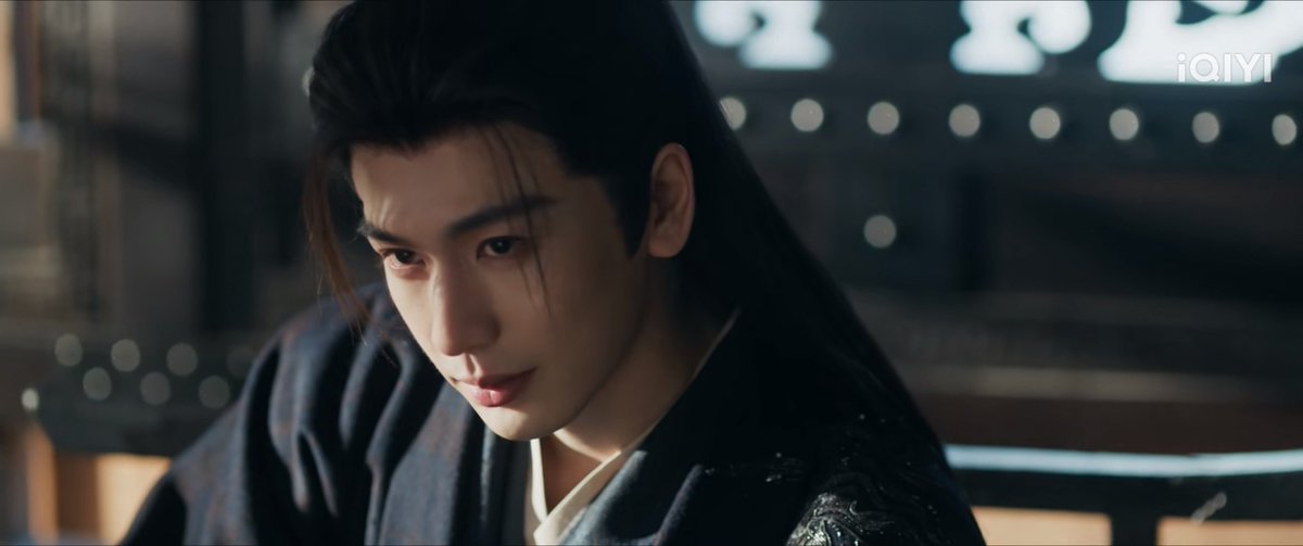 โอ้โห...ออกแบบฉาก แสงเงาส่งความหล่ออู่อันโหวสุด ๆ แสงกระทบกระบี่ส่งใบหน้าหล่อเลือดเย็น หูขันทีกระเด็นฟิ๊วววววววววววว
#PursuitofJade #ล่าหยก
#ZhangLinghe #TianXiwei