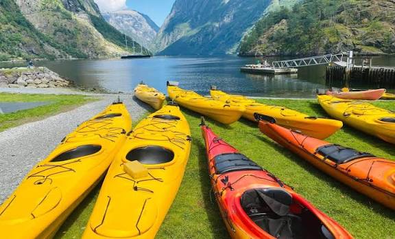 twb_io's tweet image. 24 of 100 Must-Try Experiences Around the World 

24. 🇳🇴 Sognefjord – Fjord Kayaking

#twb #exploreNorway