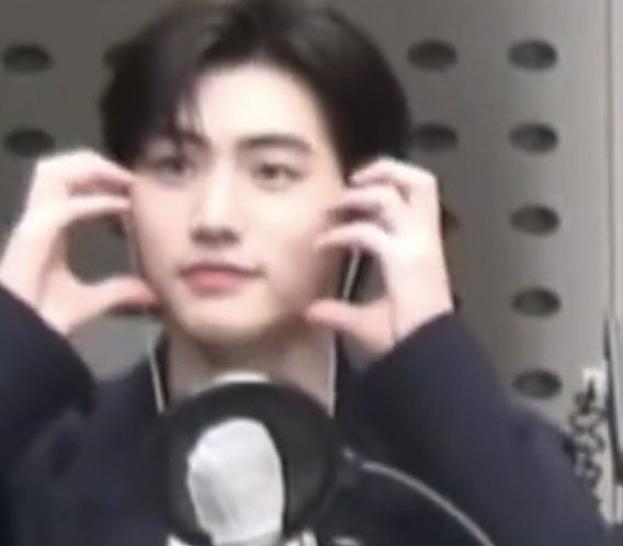 Tutu is busy 🐧 tweet media