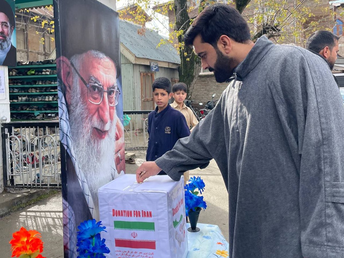 MojtabaKhamen's tweet photo. #BREAKING 
Kashmiris express support for Iran, donating jewellery, valuable assets amid US-Israeli aggression.

        THANK YOU KASHMIR 🤲♥️ https://t.co/ByRX8hZPfZ