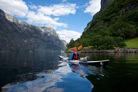 twb_io's tweet image. 24 of 100 Must-Try Experiences Around the World 

24. 🇳🇴 Sognefjord – Fjord Kayaking

#twb #exploreNorway