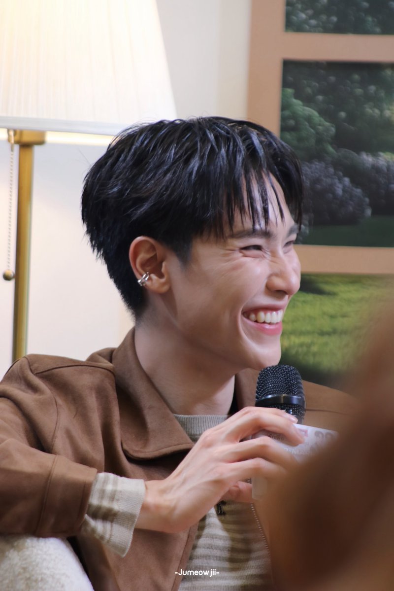 ยิ้มหนวดแงวเปิดทำการ🐱

JUNIORMARK WITH SWISSE

​#SWISSExJuniorMark