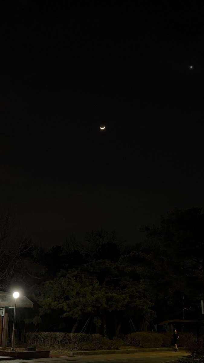 드림이들아 달이 아주 예쁘다🌙