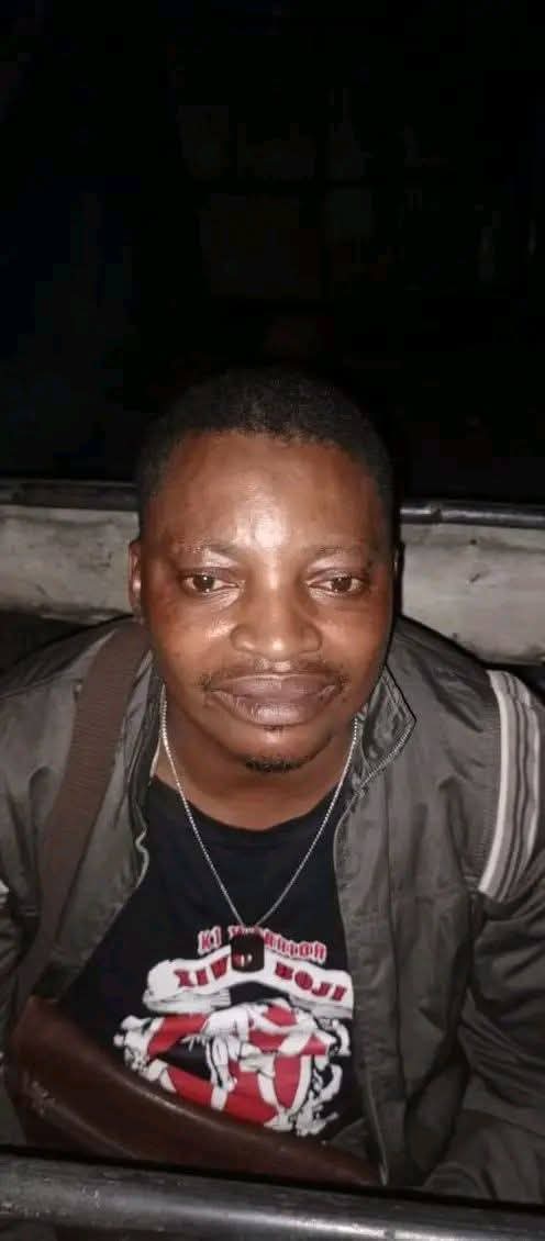 fantomaso1's tweet photo. #URGENT
L'ancien président de l'Assemblée provinciale du Kongo-Central, l'honorable Papy Matezolo et certains de ses proches ont été arrêtés cette nuit,alors qu'ils tentaient de s'en fuir pour se soustraire des poursuites judiciaires pour présumé détournement des deniers publics. https://t.co/Vv8o8VpkoB