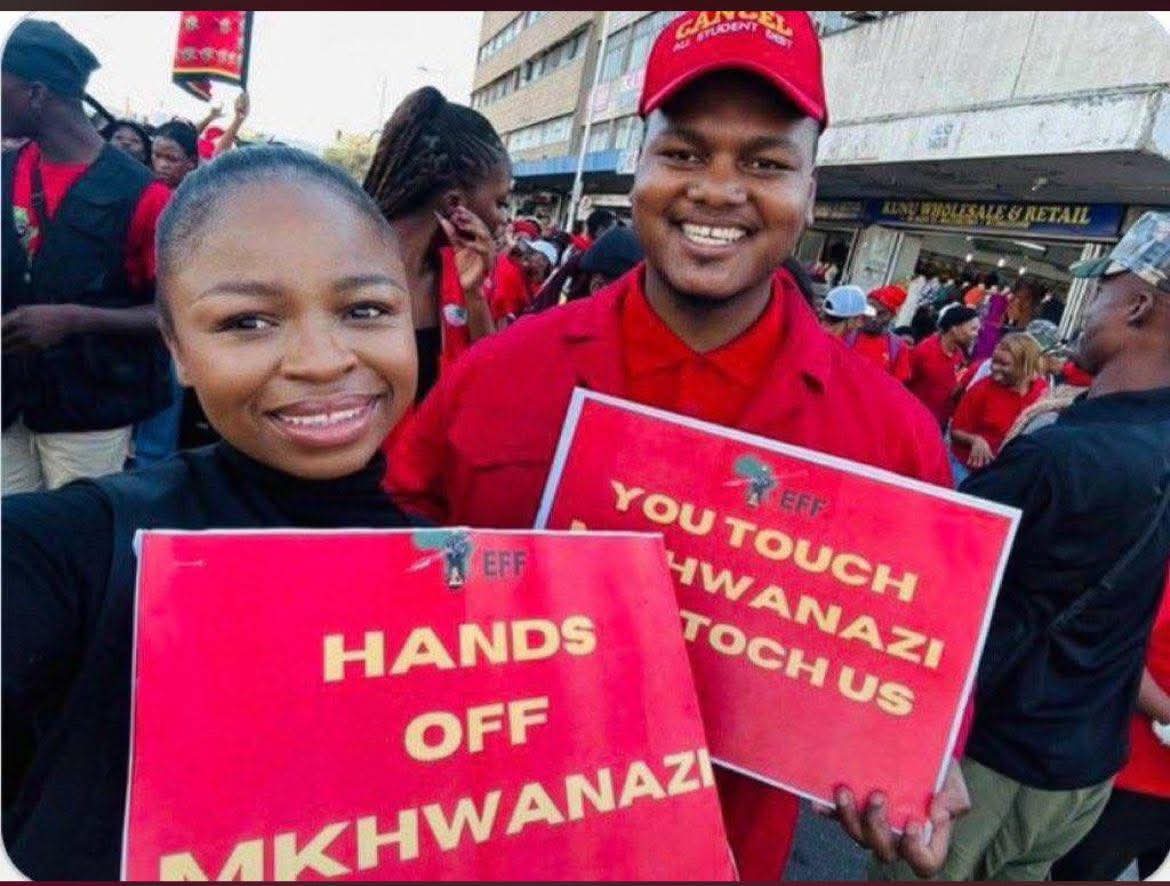 silentmaako's tweet photo. @MbuyiseniNdlozi https://t.co/7Ze4gHy3aM