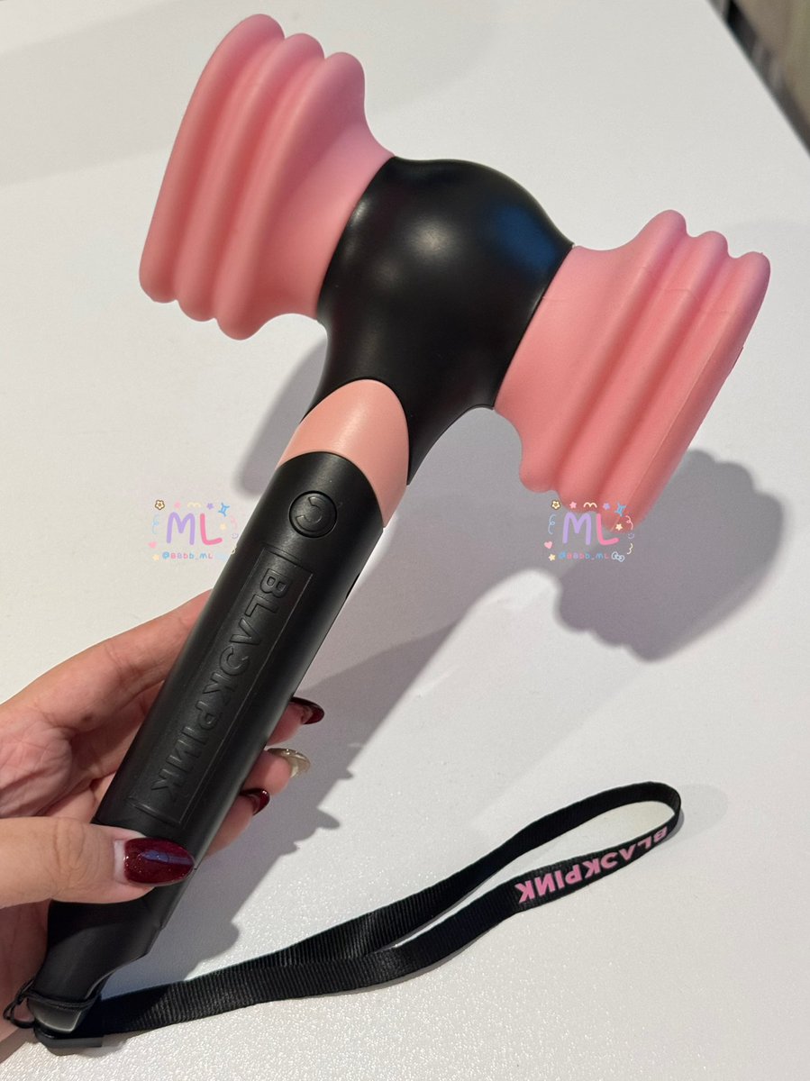 BBbb_ML's tweet photo. WTS / ปล่อยต่อ

BLACKPINK Official Light Stick ver.2

🩷 900 รวมส่ง 📮 มีการ์ดให้ด้วยเลยค่ะ

สนใจ dm ดูรูปเพิ่มเติมได้เลยค่า

#ตลาดนัดบพ #ตลาดนัดblackpink #ส่งต่อ #แท่งไฟ #BLACKPINK #JENNIE #JISOO https://t.co/jXwbHfEEhH