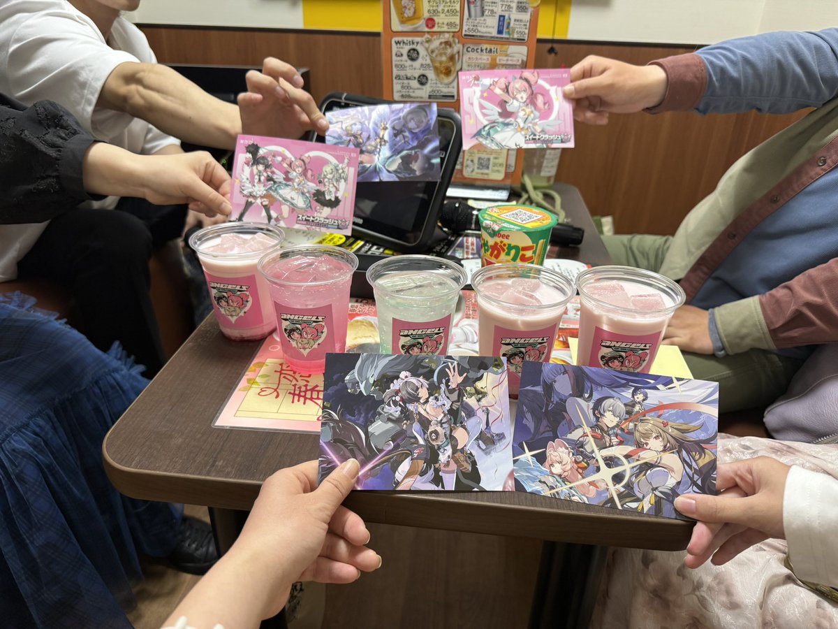 今日は昨日のカリュ併せメンバーとまぁめことカラオケきたよー
カリュメンめっちゃ仲良すぎていつメンになってる
まぁめこもいつメンに加わってたのしすぎ
似たもの同士
ルーシーちゃん次回カラオケ行こうね♡