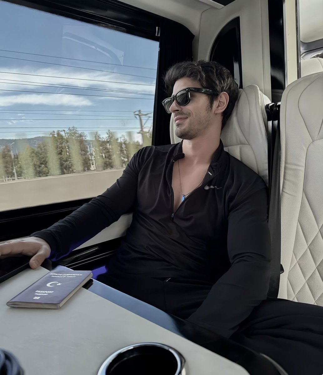 got a pretty face                 pretty boyfriend too