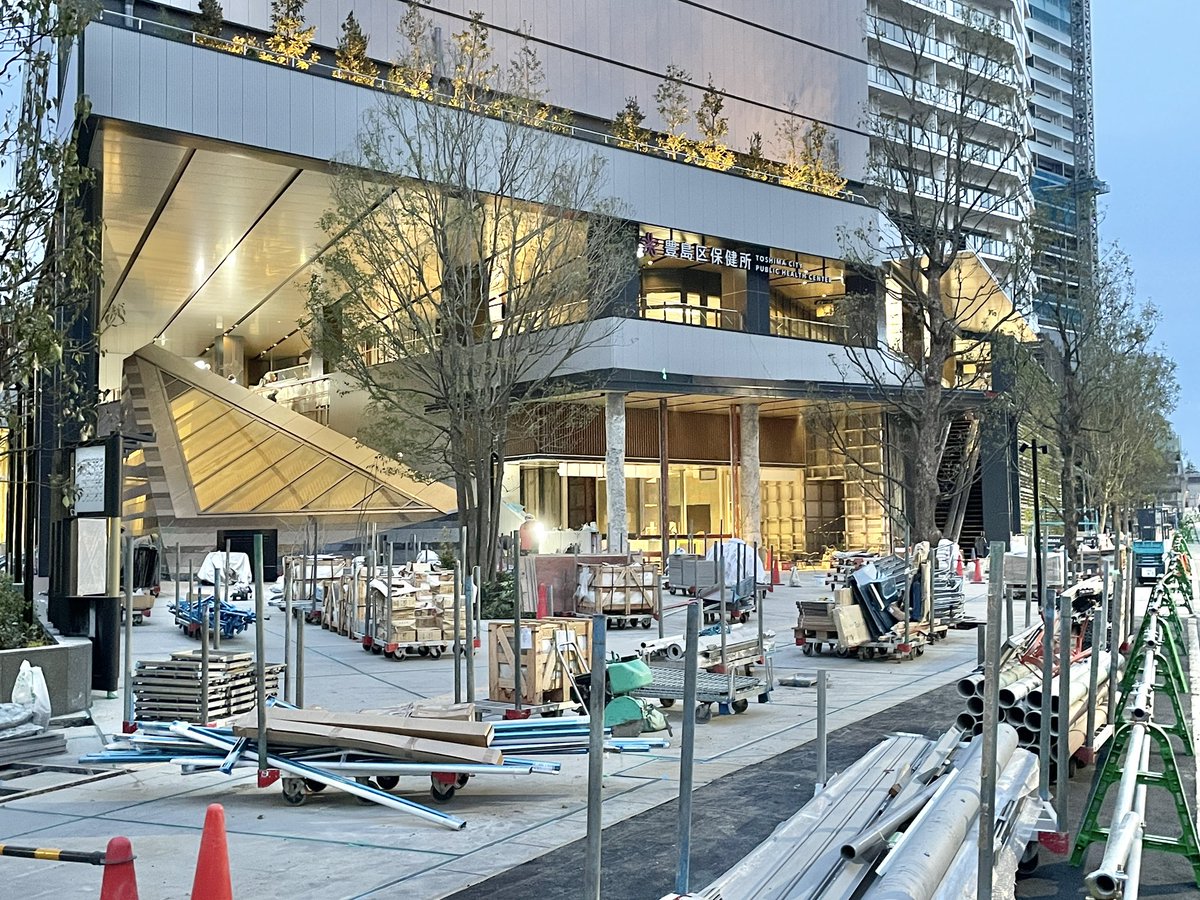 mthouse_staff's tweet photo. グランドシティタワー池袋

ついに外周を囲っていたパネルが取れました！
日曜日なのに皆様作業中です！
いよいよです！ https://t.co/BMIvnxHsOZ