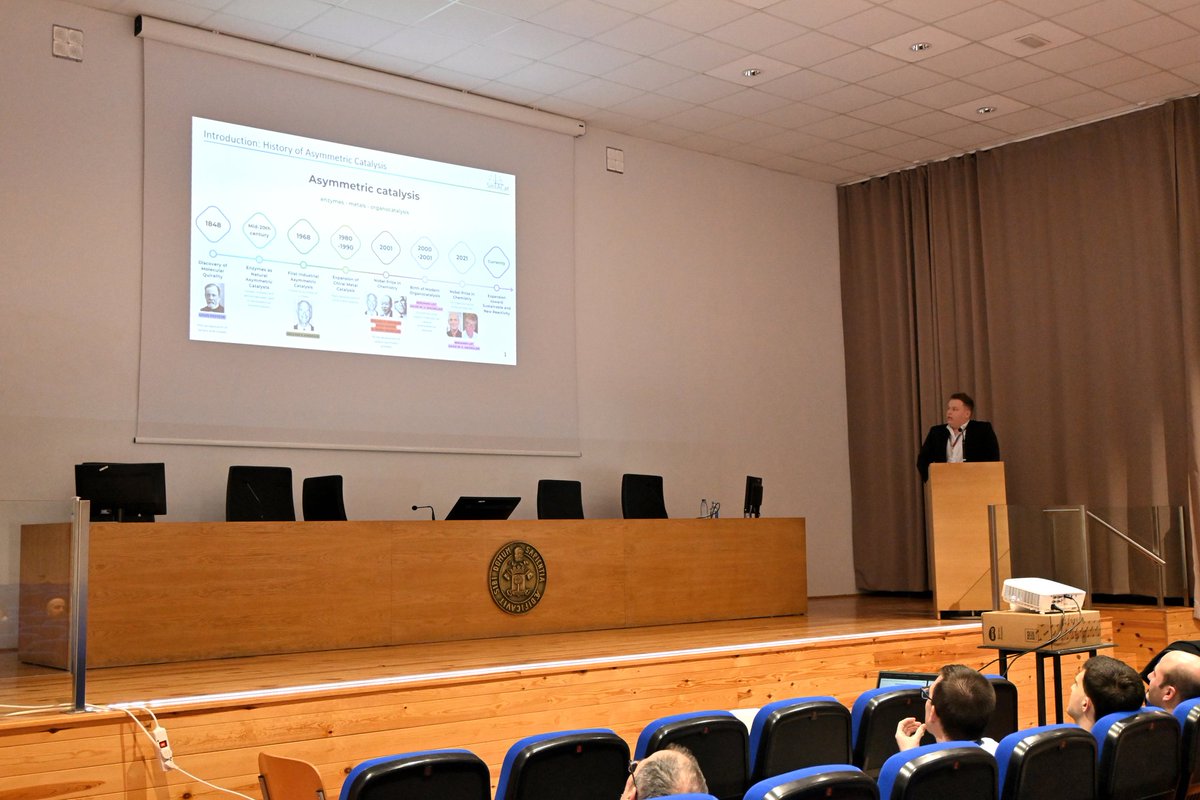 SintACatGroup's tweet photo. Participamos el la IV Jornada de Doctorandos en Química UVa. Nuestros estudiantes presentaron sus investigaciones y María Molinero obtuvo el premio al mejor póster.  Además, la egresada del grupo Marta Gil Ordoñez (IQAC-CSIC) fue ponente invitadA. ¡Enhorabuena a todos! https://t.co/uPHStFQ6ti