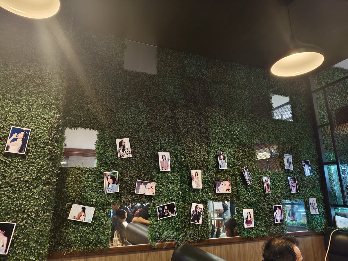 JeonMINAm202629's tweet photo. more snaps from the event, nag-ikot ikot yan siyaππ
thank you po ulit @oncehq for the sintra board as prize sa brain game na nilaro namin (di ko alam ano tawag huhu)
and tysm fellow Onces I met there who generously gave me freebiesπ₯Ήπ«Ά
#HappyMinaDay #Mina #TWICE #ONCEHQ https://t.co/vtHm0b8AR7