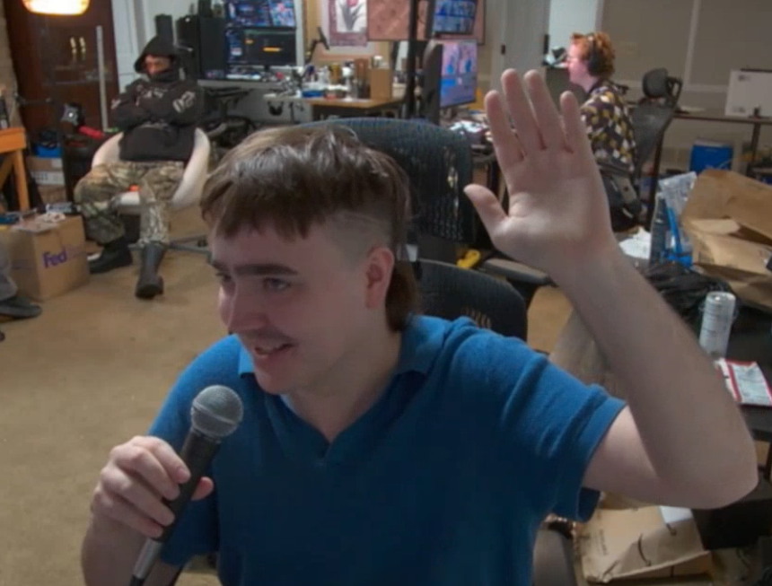 Jet: "Did you know Mints makes me raise my hand when I want to go on?"

#fishtanklive