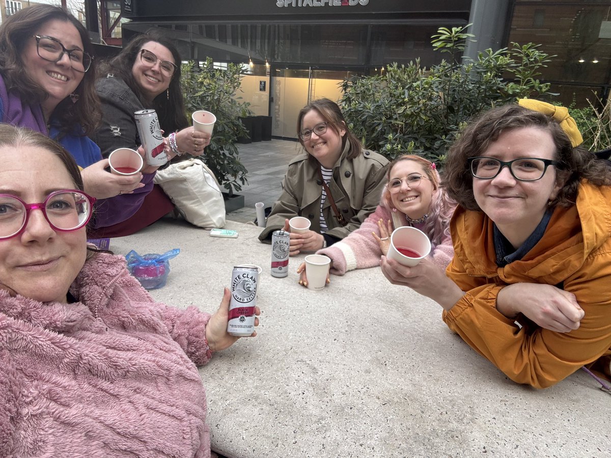 So #thephilgrimage 🇫🇷🇸🇪🇩🇪🇬🇧🇺🇸continues….. <a href="/AmazingPhil/">Phil Lester</a> <a href="/danielhowell/">Daniel Howell</a>
