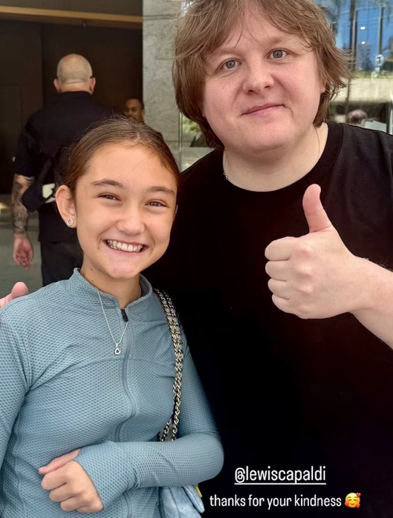 UpdateCharts tweet media