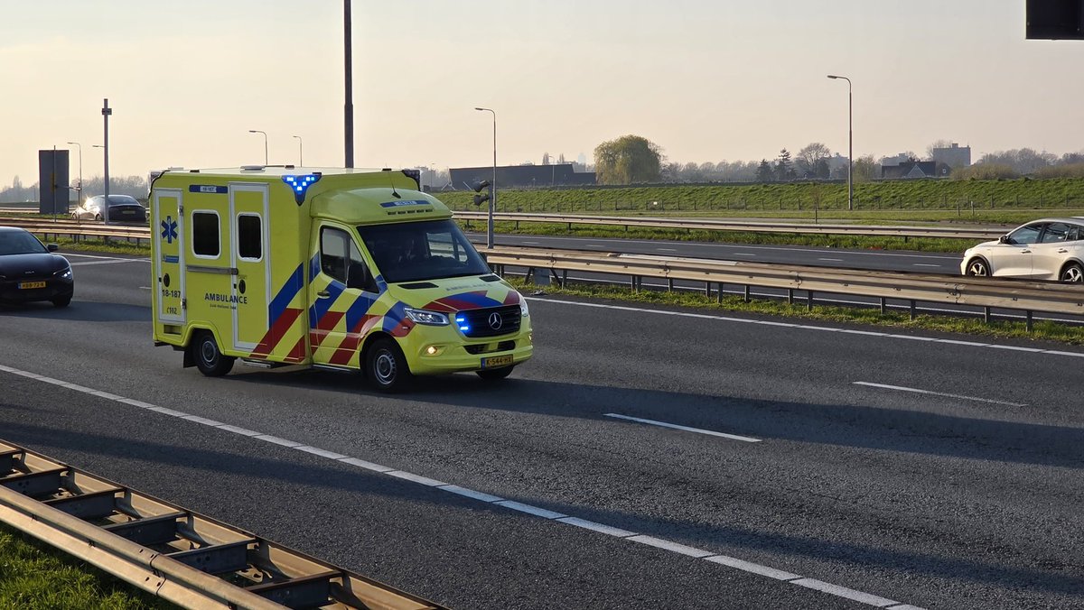 A15 volledig dicht na ongeval in Noordtunnel