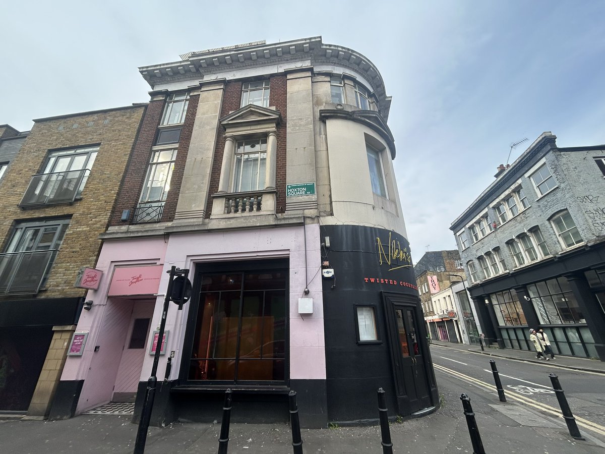 PubsSaving's tweet photo. Nikki’s (formerly Electricity Showrooms) closed 7-3-26. 39a Hoxton Square #hoxton #n1 No signs advertising lease for sale. The Electricity showrooms was opened by Shoreditch borough council in 1929. Original features, ceiling & revolving door reported removed c2018. #closedbars https://t.co/VL9RZzMMLB