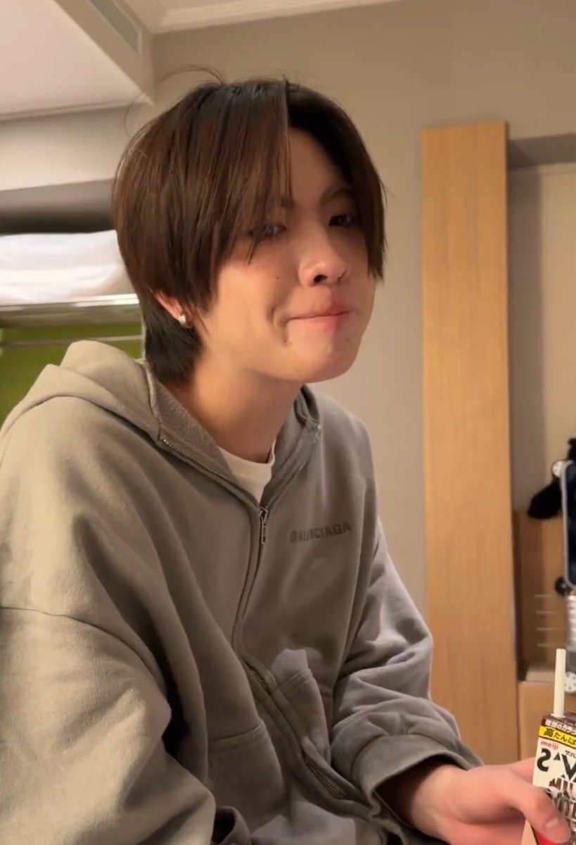 ILYSB #ลัทธิพี่วรรณ tweet media