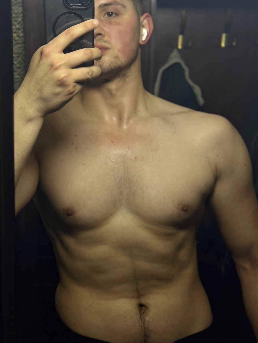 Двухметровий син сексу tweet media