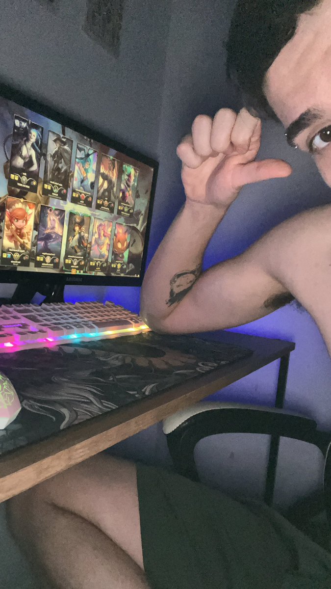 Thom ✭ tweet media