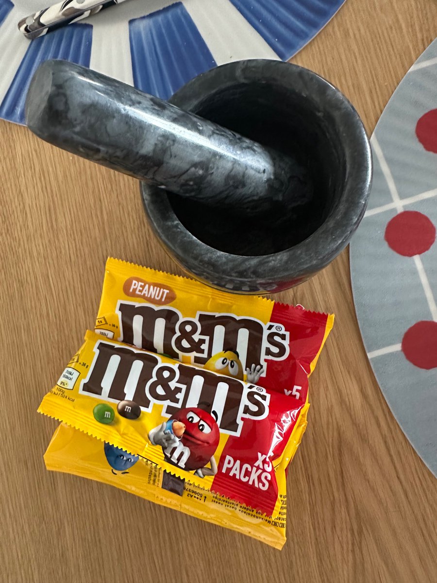 leopetite's tweet photo. @McDonaldsFrance svp remettez le McFlurry M&amp;M’s!! Je suis obligée de le faire moi-même 🥲
Signez la pétition pour le retour du meilleur des McFlurry https://t.co/hR1vLGSKvC
