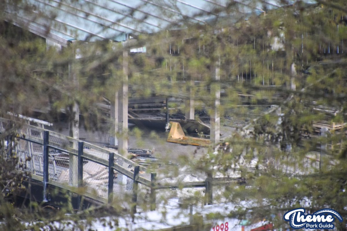 ThemeParkGuide's tweet image. Vikings River Splash demolition has begun at LEGOLAND Windsor!

Heavy machinery is tearing through concrete and steel.

themeparkguide.co.uk/news-page/LEGO…

#LEGOLANDWindsor #VikingsRiverSplash #Demolition