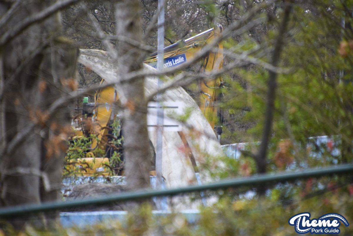 ThemeParkGuide's tweet image. Vikings River Splash demolition has begun at LEGOLAND Windsor!

Heavy machinery is tearing through concrete and steel.

themeparkguide.co.uk/news-page/LEGO…

#LEGOLANDWindsor #VikingsRiverSplash #Demolition