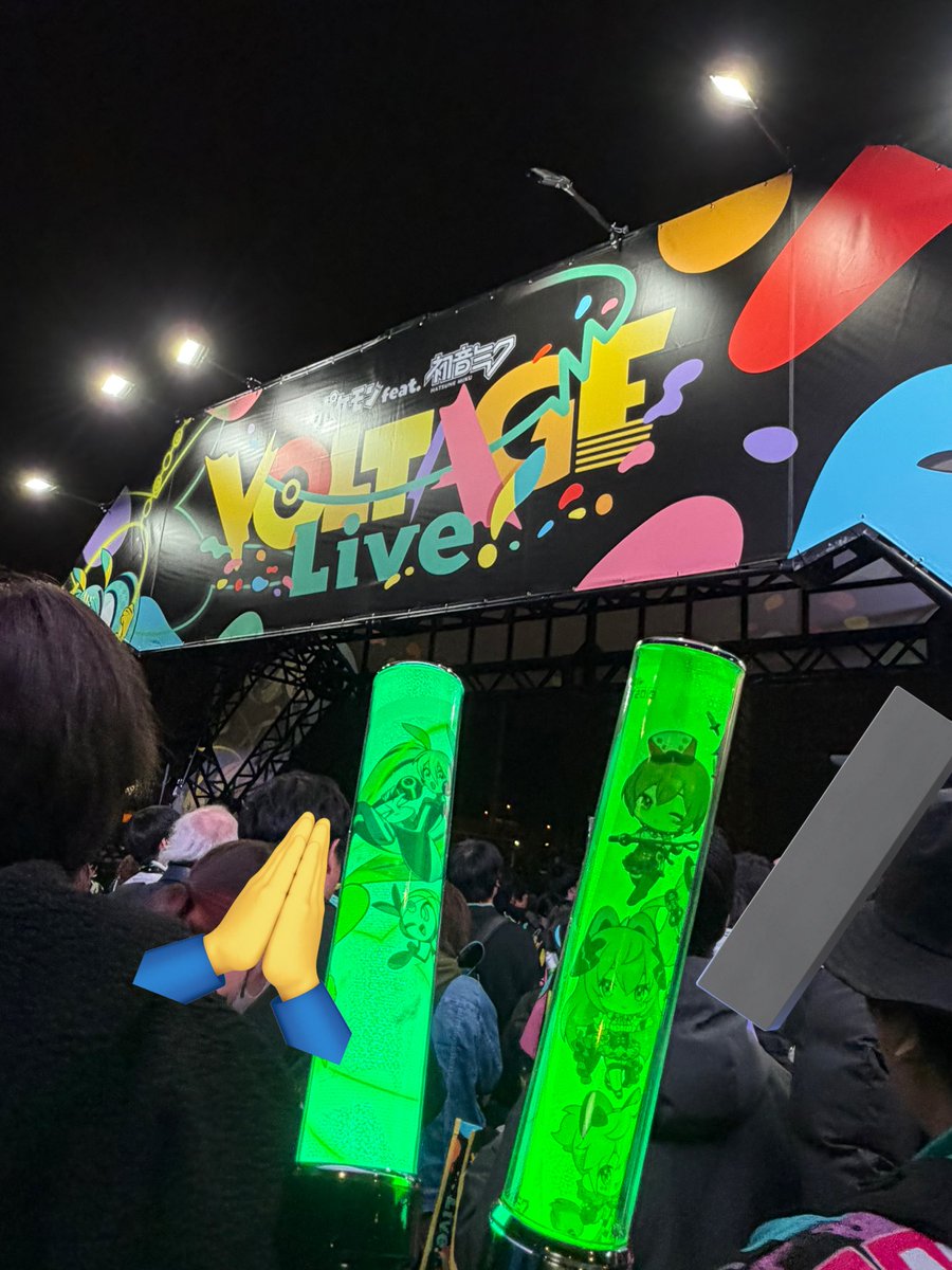 etoTsuji's tweet photo. ポケミクライブ最終公演も楽しみました…
自分の人生ジャンルと人生ジャンルの特大コラボを、自分が生きてる時に体験できて感無量です。
とにかく関係者様方の"愛"をたくさん感じました。本当に最高でした。終わってしまうのが寂しい…

ちなみに缶バッジはボルトの歌詞順に並べて持っていきました☺️ https://t.co/Q4KJWZrl1r
