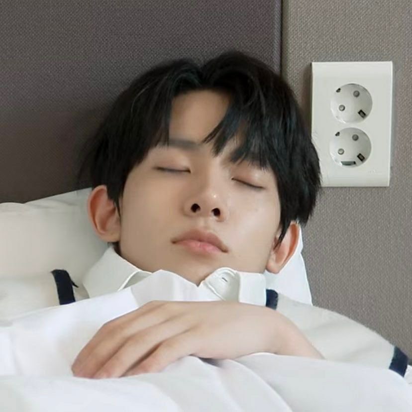 ยังมีคนอยู่มั้ย ใครยังไม่นอนบ้างขอแรงรอบดึกหน่อยได้มั้ยคะ อย่าพึ่งท้อกันนะ อีกนิดนึง 🥺💙

ENDLESS LOVE FOR HEESEUNG
#AlwaysTogetherHEESEUNG
#희승아_항상_함께_있어줘
#HEESEUNG #희승