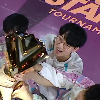 fіrst stаnd usеr tweet media