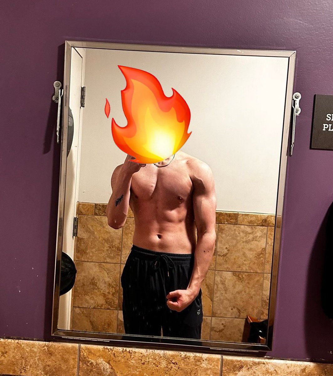 2731bb's tweet photo. Guys look how hot my boyfriend is 😩😍🤤 @CaydenEverlove Comment/Like if you agree that he’s sexy af 😊 https://t.co/4Opfgg964D
