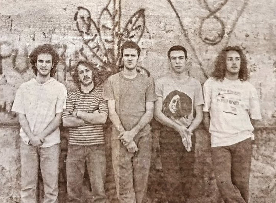 Se desarma la banda abajo y se empieza a formar arriba.
El paso del tiempo es lo mas dañino que existe. 
Tavo primero, ahora Dani Buira...
...y ahí se van Los Piojos...