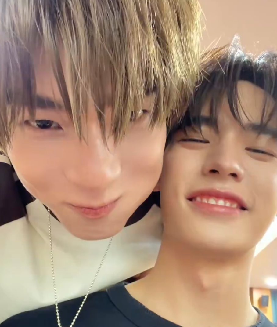 ซน𝜗𝜚 tweet media