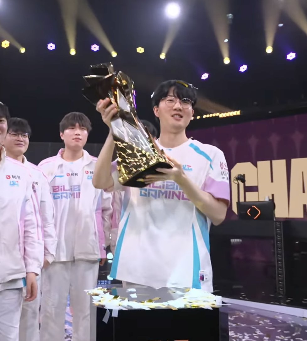 Linda Pro League 🦦 tweet media