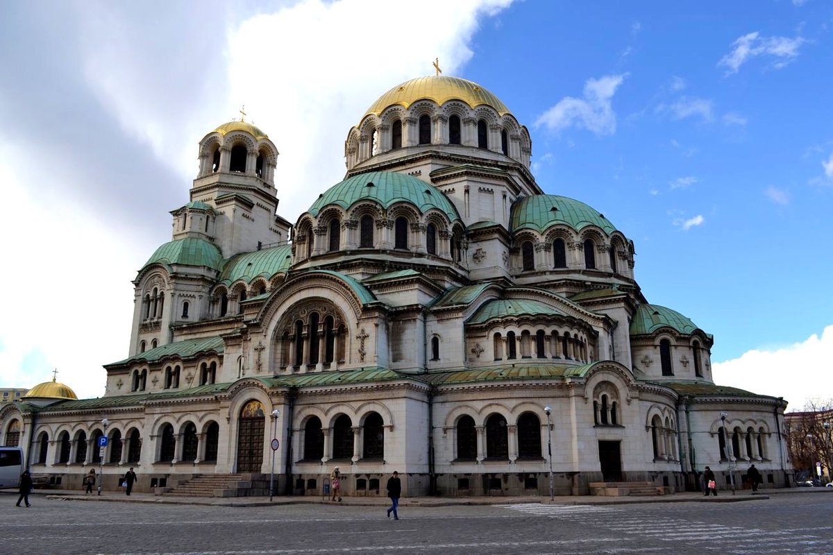 ¿Viajas a Sofía? 🇧🇬
Imprescindibles 👇
🏛️ Alexander Nevski
⛪ Iglesia de Boyana
🕌 Banya Bashi
🛍️ Bulevar Vitosha
🌄 Monte Vitosha
Una capital barata y con mucha historia 🔥
👉 viajeronomada.com/que-ver-en-sof…
#Sofía #Bulgaria #Viajar #TravelTips #Europa