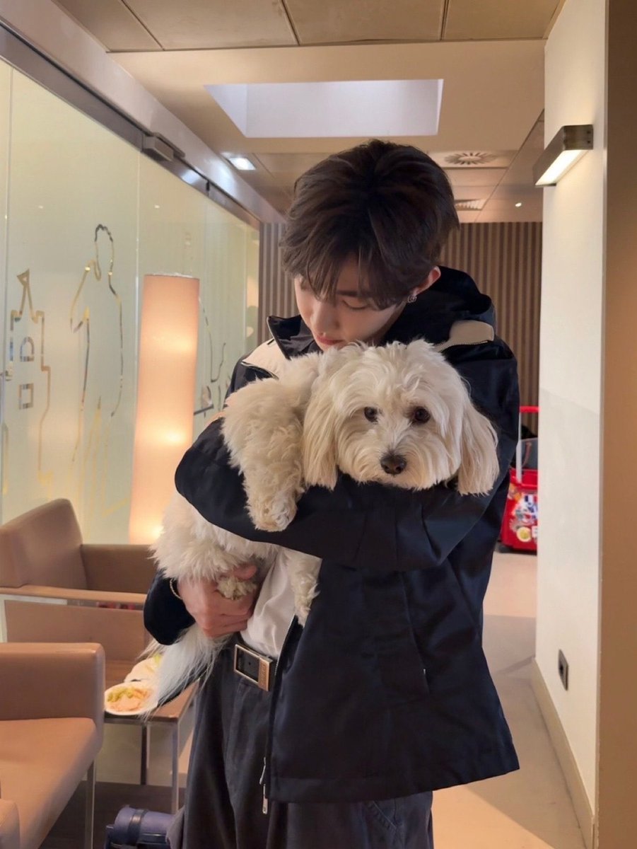 𝙃𝙖𝙪 tweet media