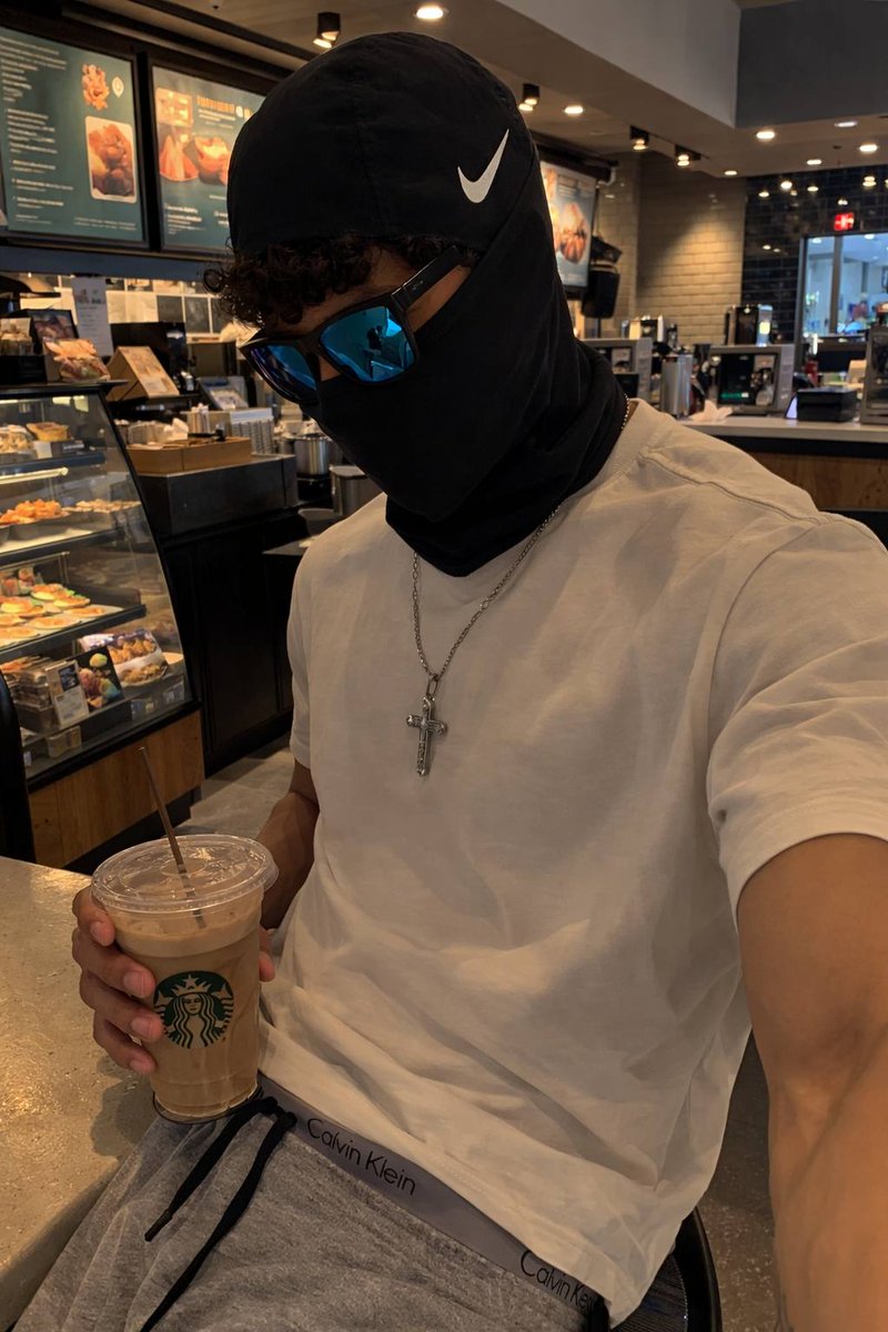 CollegeboyXP tweet media