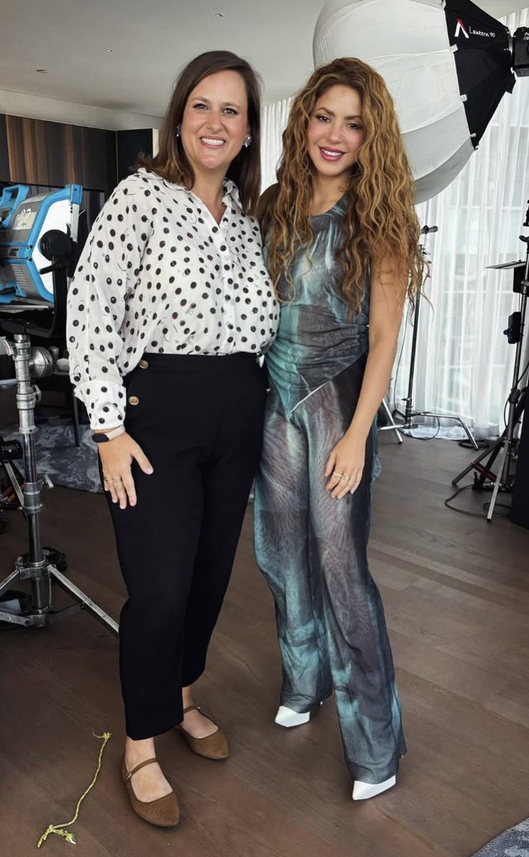 Snowy Wolf 🐾 tweet media